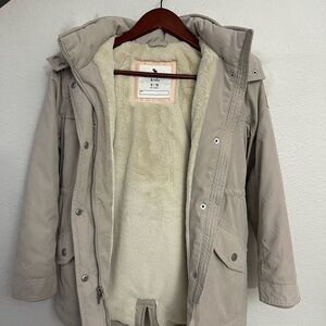 Abercrombie Kids Light Tan Puffer Coat Size 9/10.